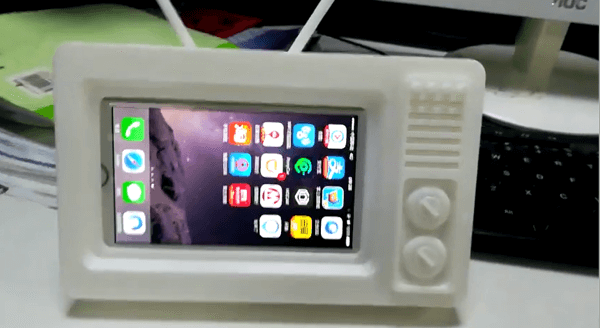 一技術(shù)宅的腦洞：3D打印復(fù)古電視機竟能‘吃掉’手機！